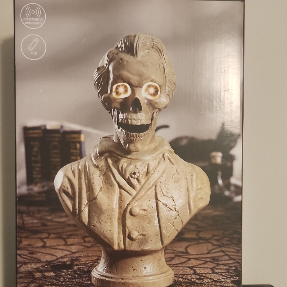Skeleton Bust with LED Eyes